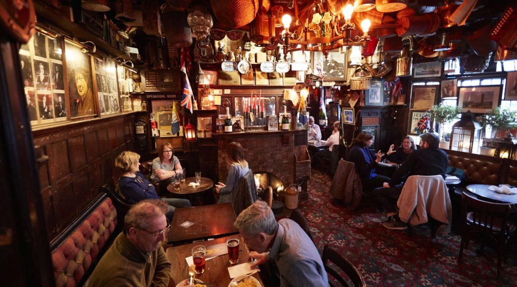 Gran Bretagna la riscoperta del pub come ritrovo sociale.