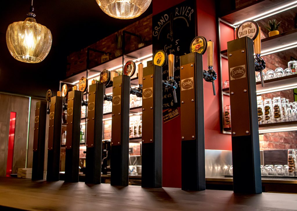 Founders Brewing una bella serie di spine della Tap Room