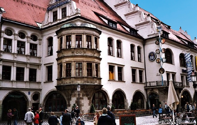 Locali famosi: l’Hofbräuhaus di Monaco di Baviera