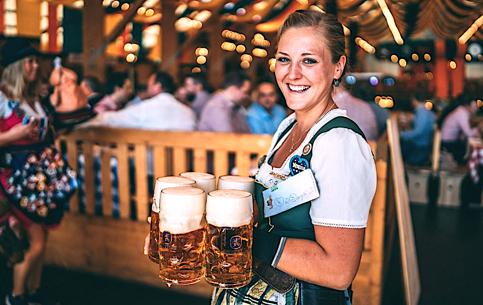 Oktoberfest 2023. Le kellerine sempre grandi protagoniste.